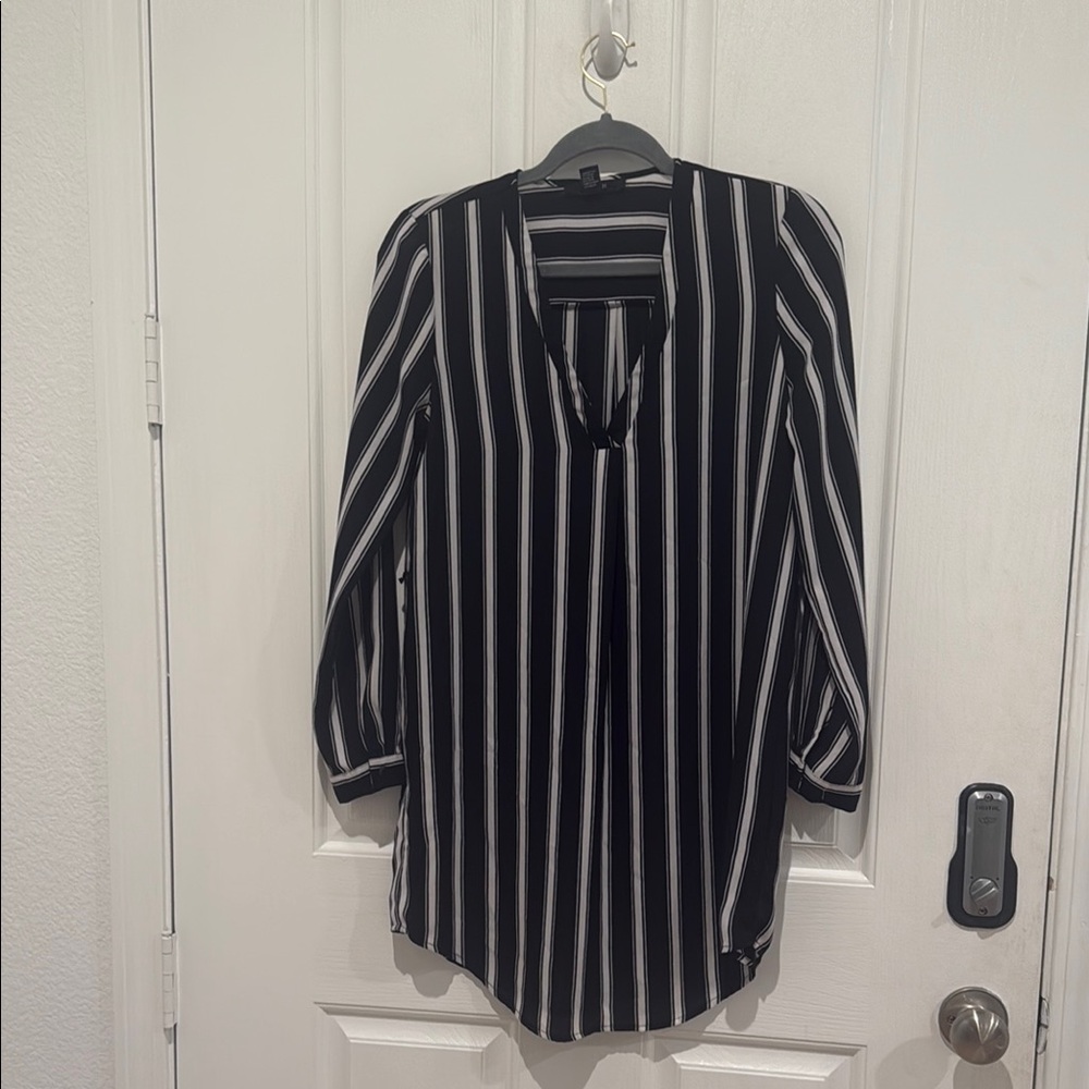🎁Forever 21 striped top - Picture 3 of 6